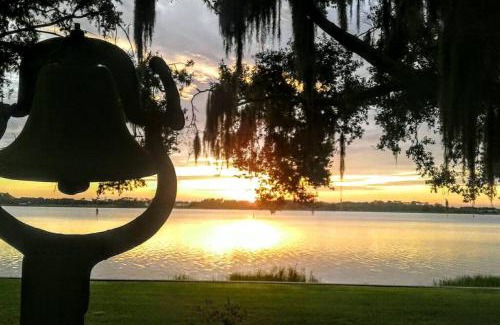 Polk City Casa | Waterfront Glamping Near Orlando