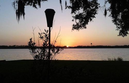 Polk City Casa | Waterfront Glamping Near Orlando