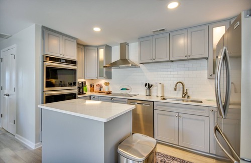 Bellamy Cabaña | Waterfront Gloucester Cottage w/ Private Boat Dock