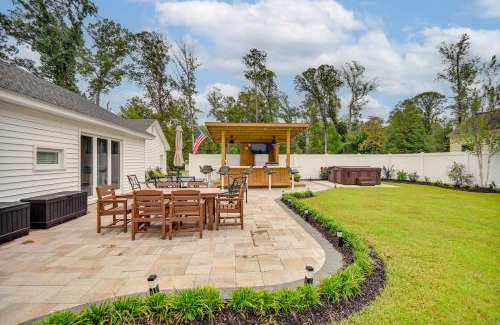 Bellamy Casa | Waterfront Gloucester Cottage with Private Boat Dock