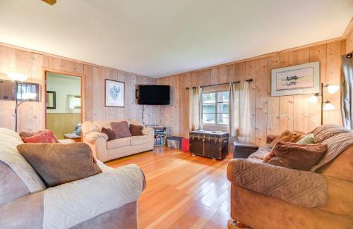 Grapeview Casa | Waterfront Grapeview Escape with Boat Dock and Views!