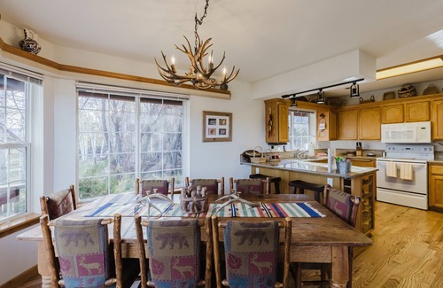 Pagosa Springs Cabina | Waterfront, Great Location, Entertainment Room