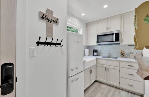 Shalimar Casa | Waterfront Guest Studio Bungalow Cottage Retreat