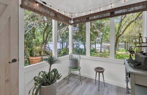 Shalimar Casa | Waterfront Guest Studio Bungalow Cottage Retreat