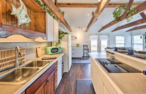 Carolyn Estates Casa | Waterfront Gun Barrel City Cottage with Views!