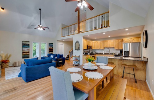 Pine Top Casa | Waterfront Hartfield Vacation Rental w/ Dock!