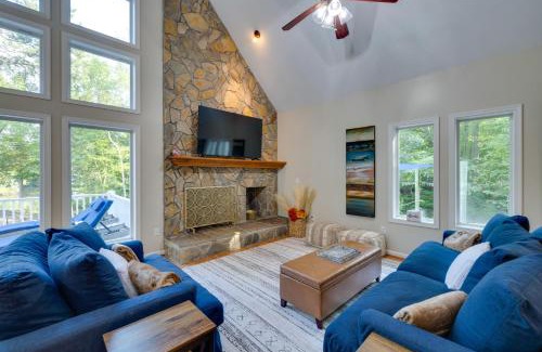 Pine Top Casa | Waterfront Hartfield Vacation Rental with Dock!