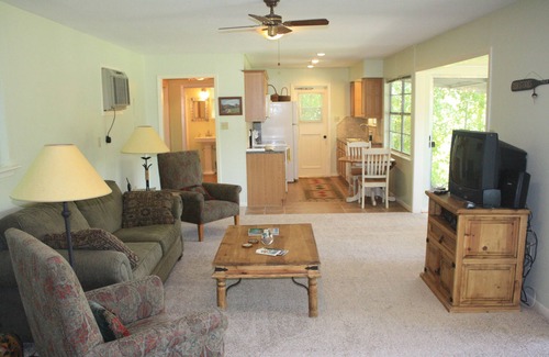 North Shore Colony Cabaña | Frente al Sombrerero Cove Cottage con Muelle privado