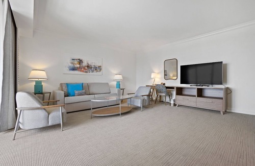 Central Beach Hotel | Waterfront Haven Near Fort Lauderdale Beach! Onsite Pool, Pets Allowed!