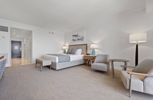 Central Beach Hotel | Waterfront Haven Near Fort Lauderdale Beach! Onsite Pool, Pets Allowed!