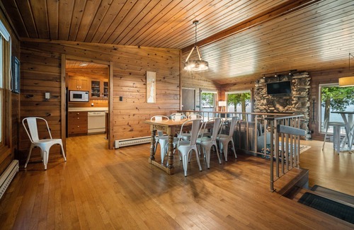 Little Sturgeon Casa | Idyllic Door County Cottage on the Bay