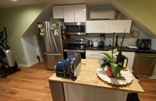 Fox Hill - Grandview Casa | Waterfront Hideaway PRIVATE 3rd flr guestsuite PRIVATE DECK Nature Preserve View