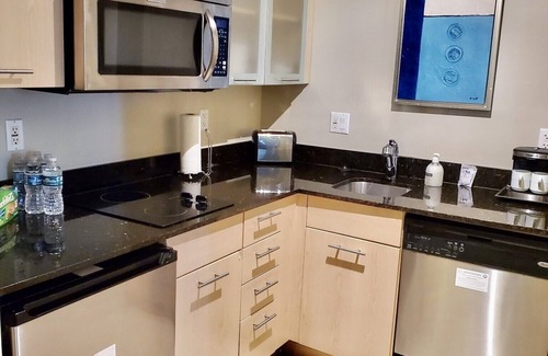 Birch Park Finger Streets Condominio | Waterfront Hilton Condo Hotel Directly on intercoastal Walk toBeach Restaurants