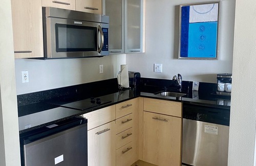 Birch Park Finger Streets Condominio | Waterfront Hilton Condo Hotel Directly on intercoastal Walk toBeach Restaurants