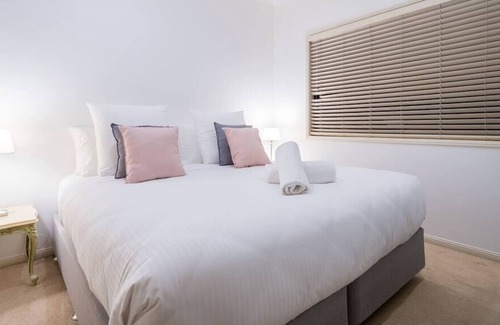 Helensvale Casa | WATERFRONT HOLIDAY HAVEN / HELENSVALE