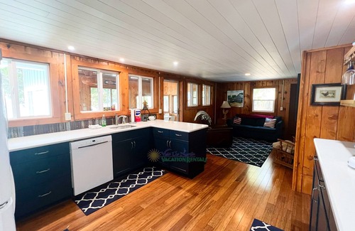 Lake Leelanau Casa | Shoreline Pines-Lake Leelanau-Casa principal y casa de huéspedes-Mascotas bien