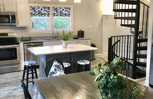 Decatur Casa | WATERFRONT HOME, COVERED DOCK, LOOP DRIVEWAY, RAMP ACROSS COVE, 3 MINUTE DRIVE