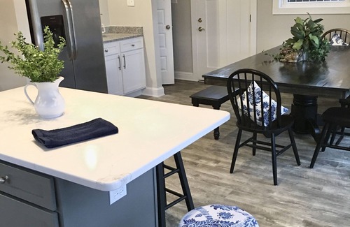 Decatur Casa | WATERFRONT HOME, COVERED DOCK, LOOP DRIVEWAY, RAMP ACROSS COVE, 3 MINUTE DRIVE