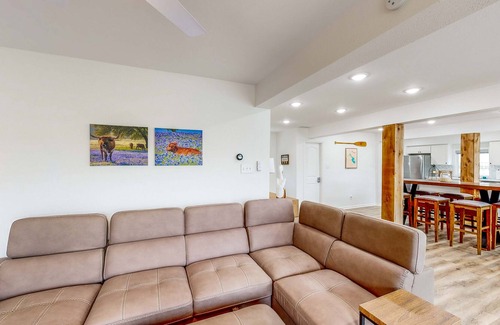 Pointblank Casa | Waterfront Home, Dog-Friendly, Private Pier, Kayak