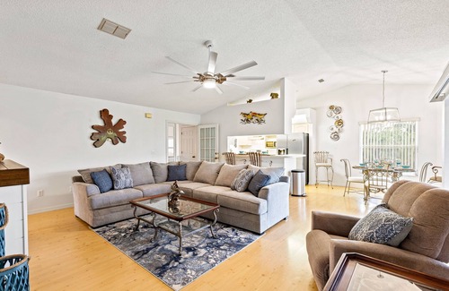 Highlands Casa | Waterfront home great for family gatherings or weekend getaways! Pet-friendly