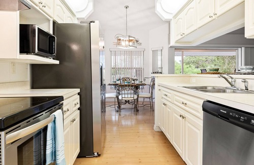 Highlands Casa | Waterfront home great for family gatherings or weekend getaways! Pet-friendly