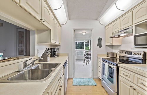 Highlands Casa | Waterfront home great for family gatherings or weekend getaways! Pet-friendly