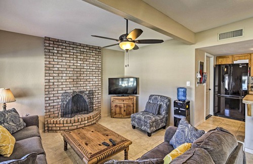 Parker Strip Casa | ¡NUEVO! Waterfront Home en Parker w / Mtn Views & Dock!