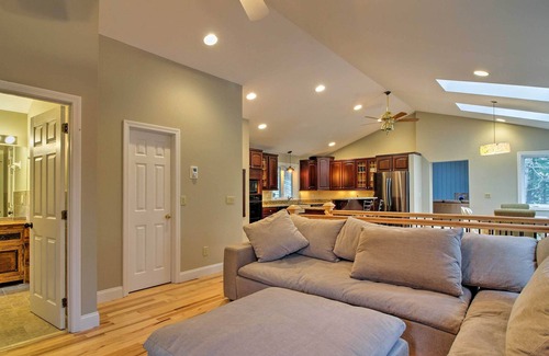 Georges Mills Casa | Frente al hogar en el lago Sunapee w / muelle privado!