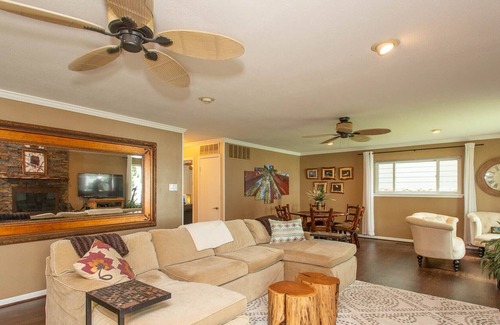 Enchanted Oaks Casa | Waterfront Home on Beautiful Cove. 1378 sq ft