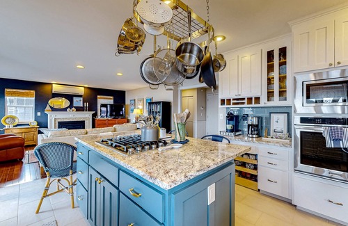 Allyn-Grapeview Casa | Waterfront home on Case Inlet with private beach, Mt. Rainier view & 2 decks