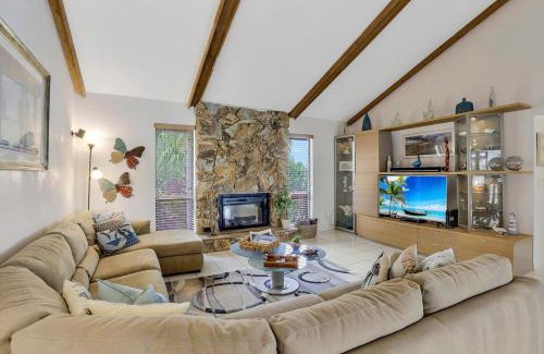 Marco Island Casa | Waterfront home on key lot with pool/view of river