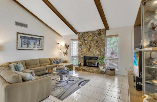 Marco Island Casa | Waterfront home on key lot with pool/view of river