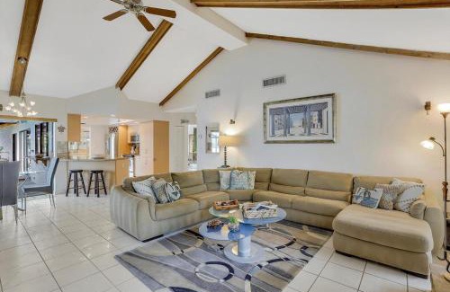 Marco Island Casa | Waterfront home on key lot with pool/view of river