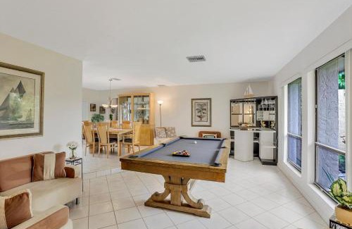 Marco Island Casa | Waterfront home on key lot with pool/view of river