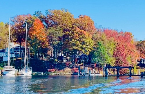 Lusby Casa | Waterfront home on Mill Creek-5BR-Hot tub & Kayaks