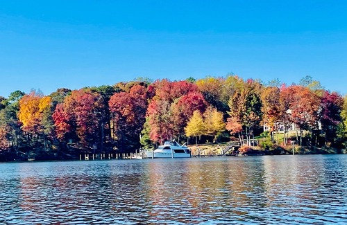 Lusby Casa | Waterfront home on Mill Creek-5BR-Hot tub & Kayaks