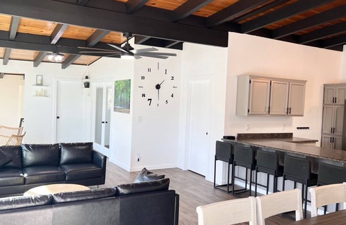Lakehead Casa | Waterfront home on Shasta Lake- Bar, Pool Table, Hot Tub, Boat Parking