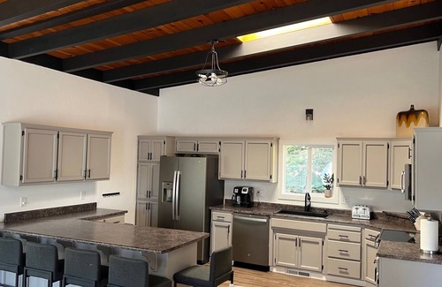 Lakehead Casa | Waterfront home on Shasta Lake- Bar, Pool Table, Hot Tub, Boat Parking