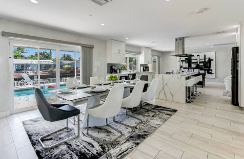 Coral Ridge Isles Casa | Waterfront home: Boat dock, Private Pool, Near Beach