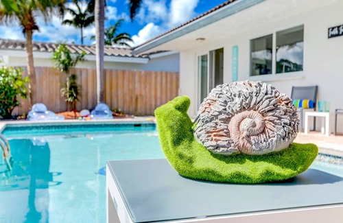 Coral Ridge Isles Casa | Waterfront home: Boat dock, Private Pool, Near Beach