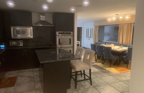 Coral Ridge Isles Casa | Waterfront Home with a Heated Pool 10 min to the Beach