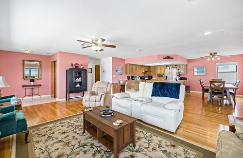 Spring Hill Casa | Waterfront Home with Heated Pool+Game Room