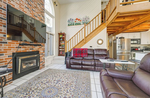 Gardiner Casa | Waterfront Home w/ Boat Dock & Sunroom in Gardiner