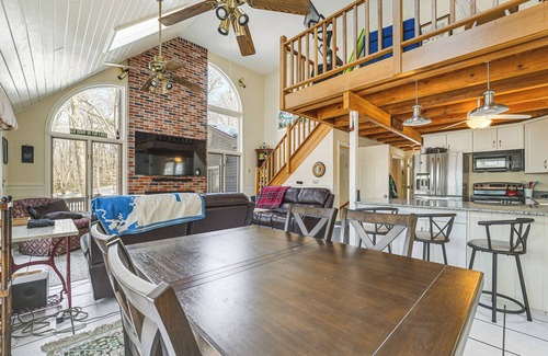 Gardiner Casa | Waterfront Home w/ Boat Dock & Sunroom in Gardiner