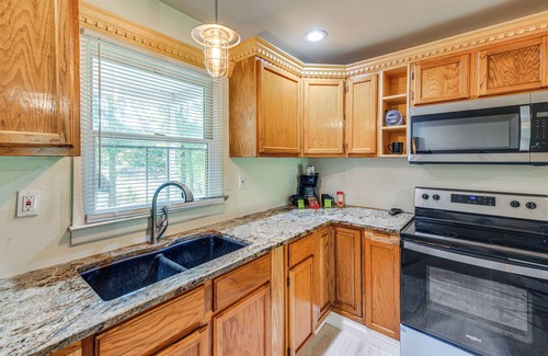 Farmville Casa | Waterfront Home w/Deck & Yard, 4 Mi to Farmville!