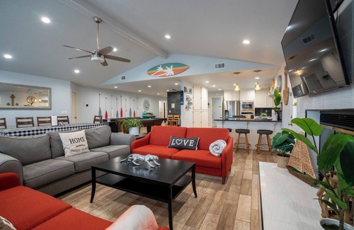 Discovery Bay Casa | Waterfront Home 🚣 with Canoe, Paddleboats, Paddleboards & Kayaks are INCLUDED
