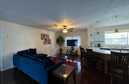 Regency Park Casa | Casa frente al mar con piscina
