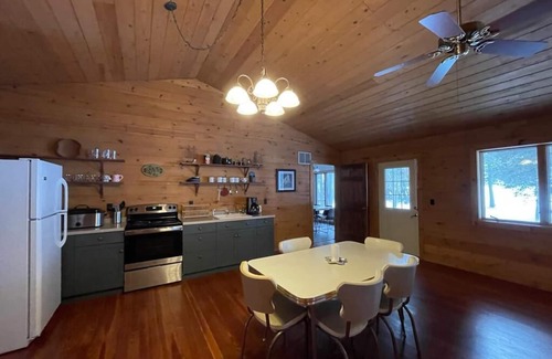 Gardner Cabina | Waterfront home with Panoramic Views of the bay- Southern Door County!
