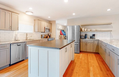 Rogers Casa | Waterfront home with Ping-Pong, washer/dryer & fireplace