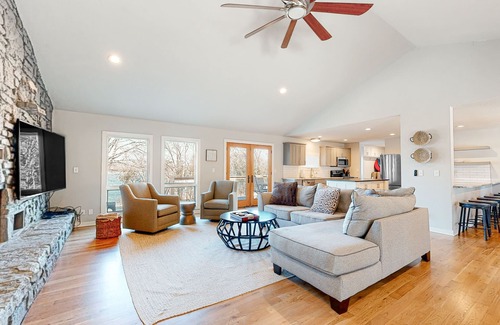 Rogers Casa | Waterfront home with Ping-Pong, washer/dryer & fireplace